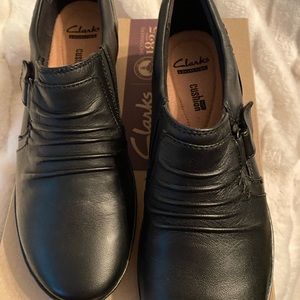 New Women’s Clark’s black Everl shoe sz 9